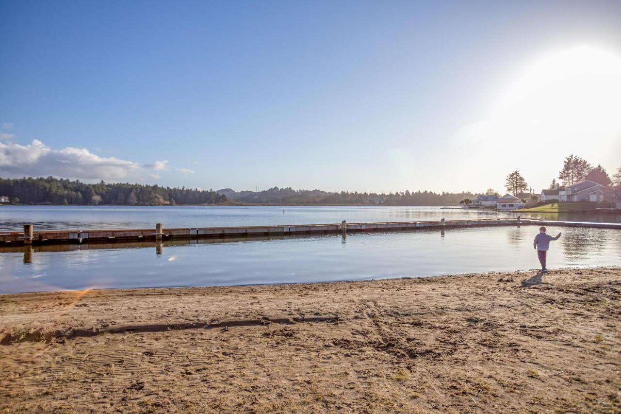 Regatta Park Lake House Λίνκολν Σίτι Εξωτερικό φωτογραφία